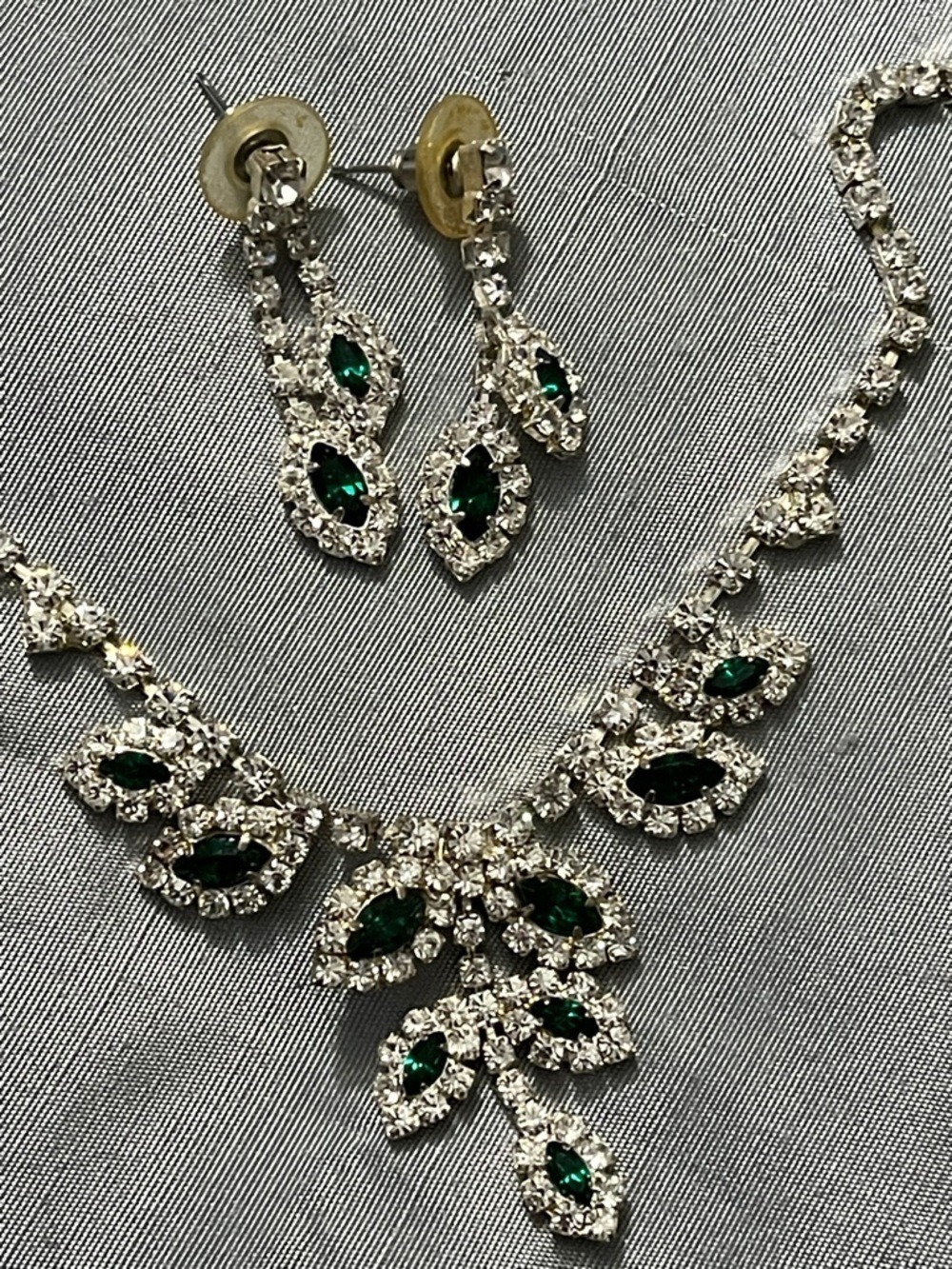 Elegant Necklace and Earring Set Green Crystal - Picture 6 of 11